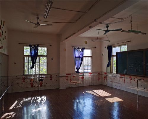 �W(xu��)У�̌W(xu��)�Ƿ��ݿ���z�y(c��)���Ă�(g��)���T